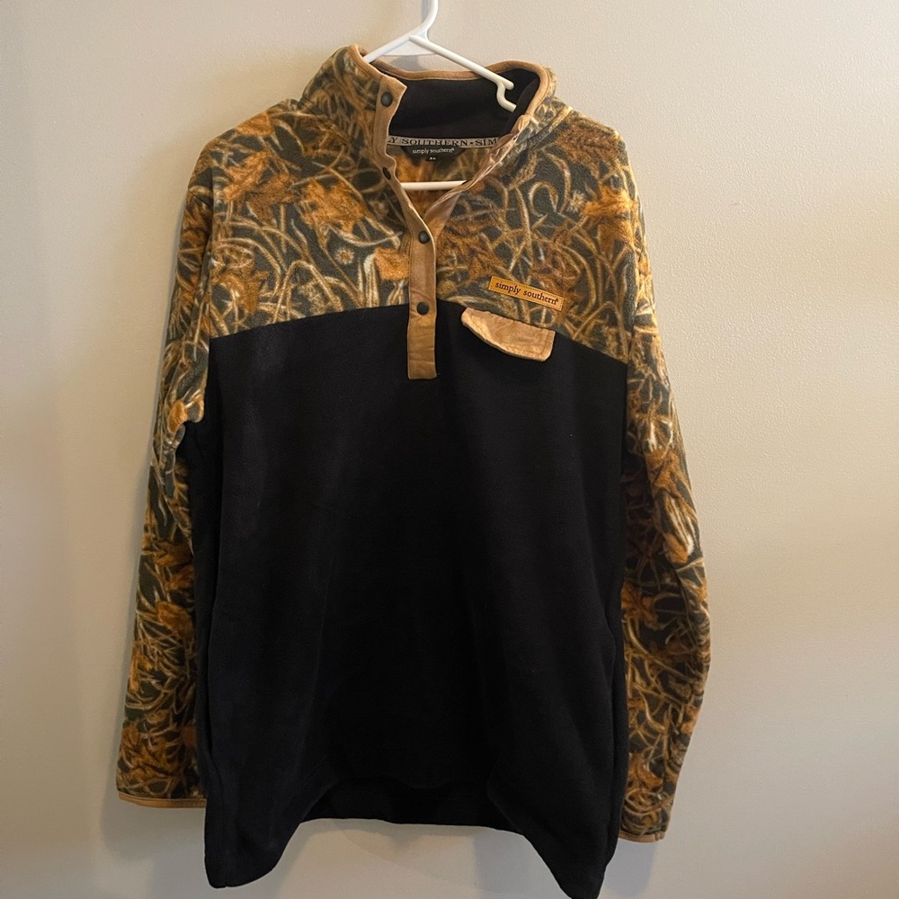 Size XL Men’s Simply Southern Fleece Sweatshirt NEVER WORN, BRAND NEW